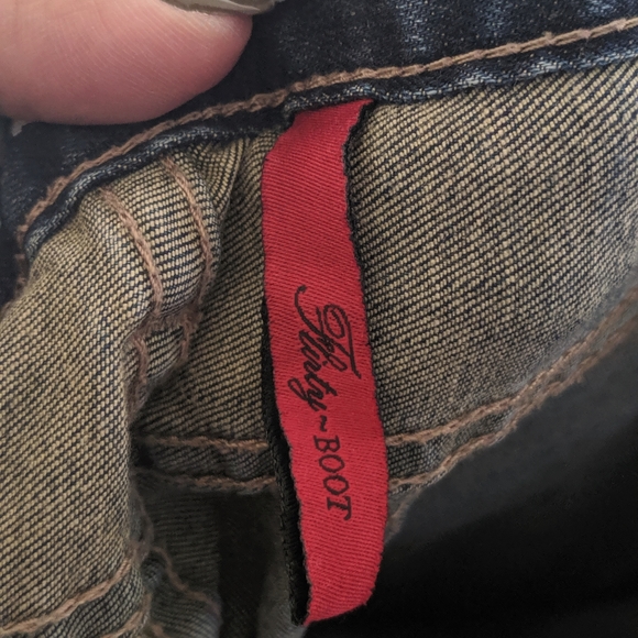 Guess Jeans- size 28 - Picture 7 of 8